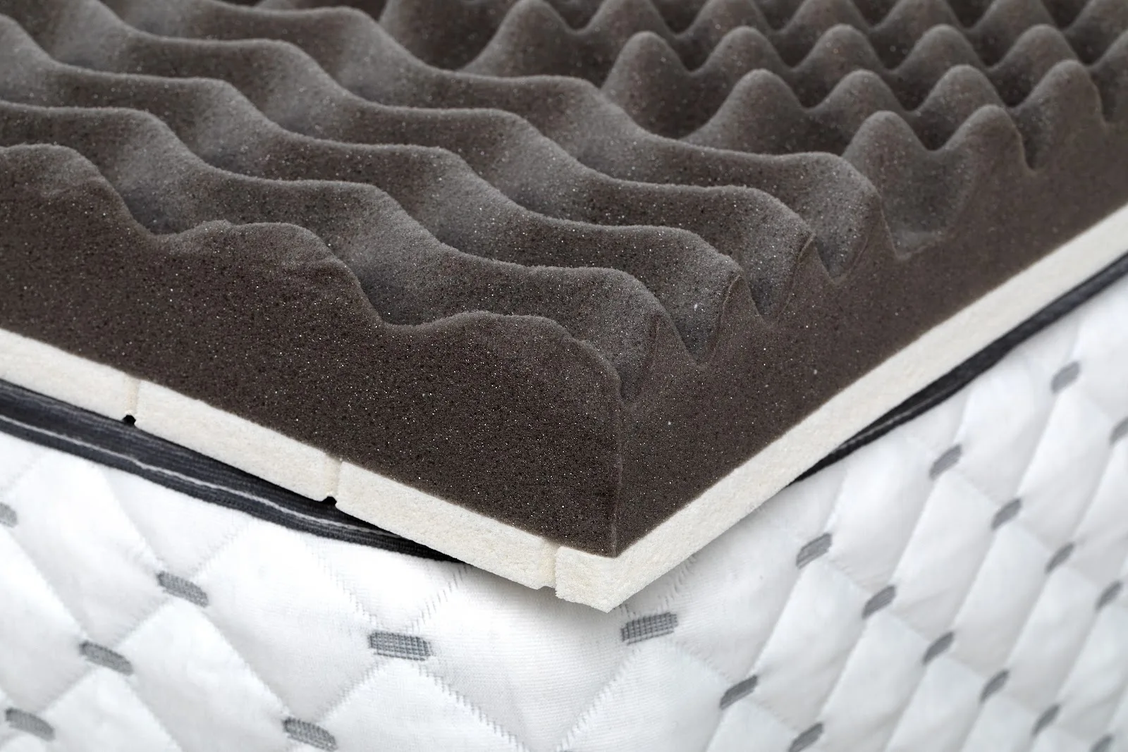 Corner detail of the Sleepm topper